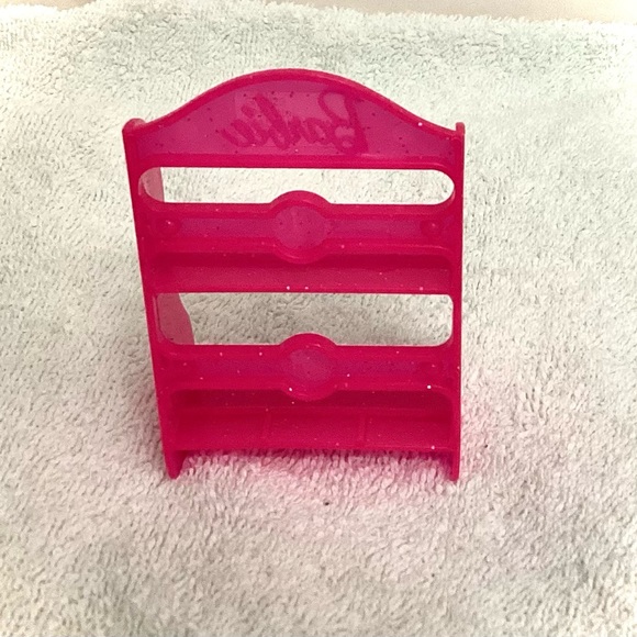 Barbie Doll Chair and Small Plastic Slelves - Picture 5 of 7